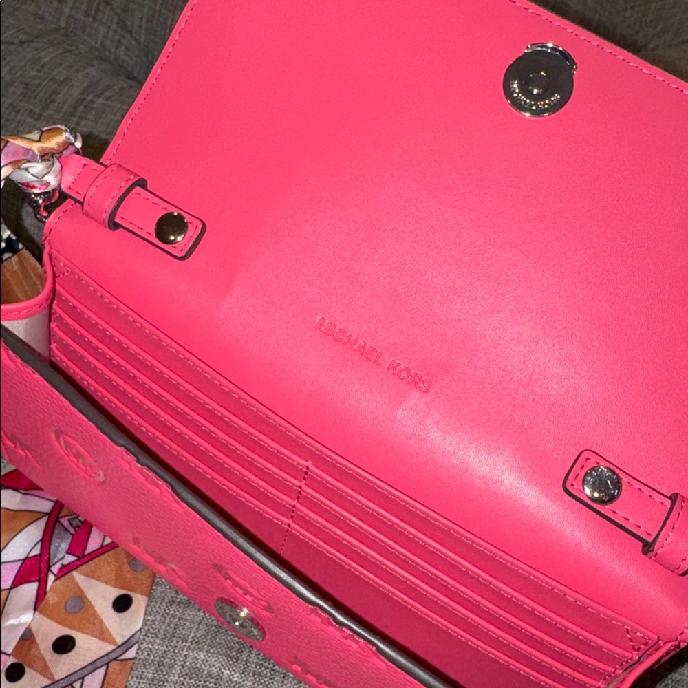 Michael Kors Bag Carson Pink Leather Embossed Logo Crossbody Wallet Set - Picture 11 of 17